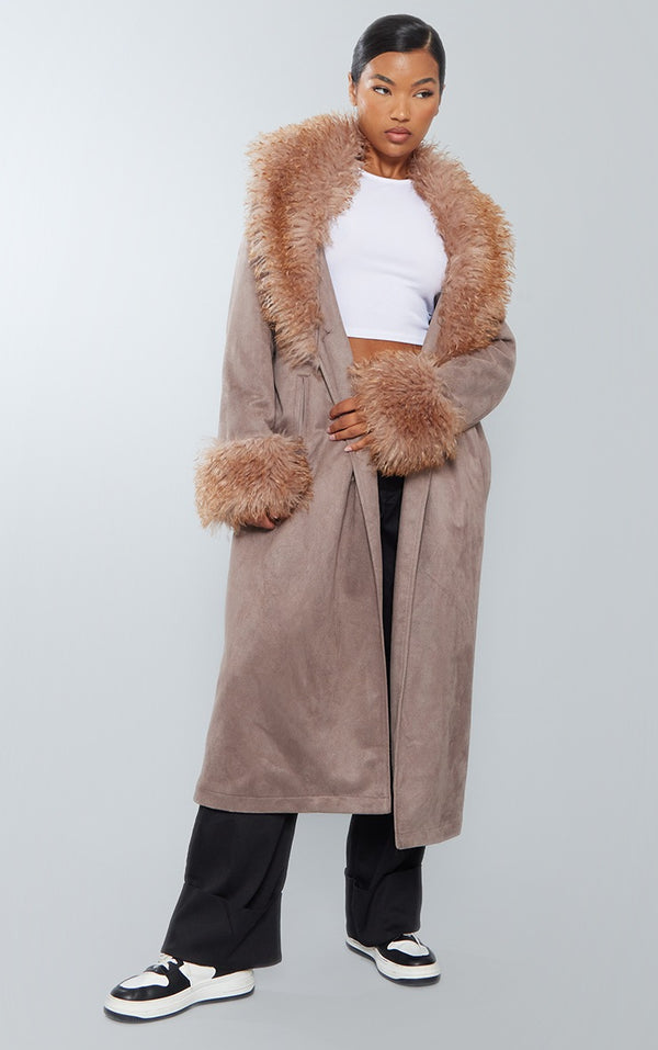 Pallto Trench me Rrip Suede Imitues me Dekorim Lesh Artificial në Ngjyrë Kafe të Çelët